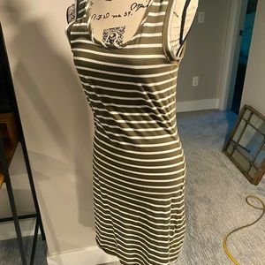 Green and white summer dress size M